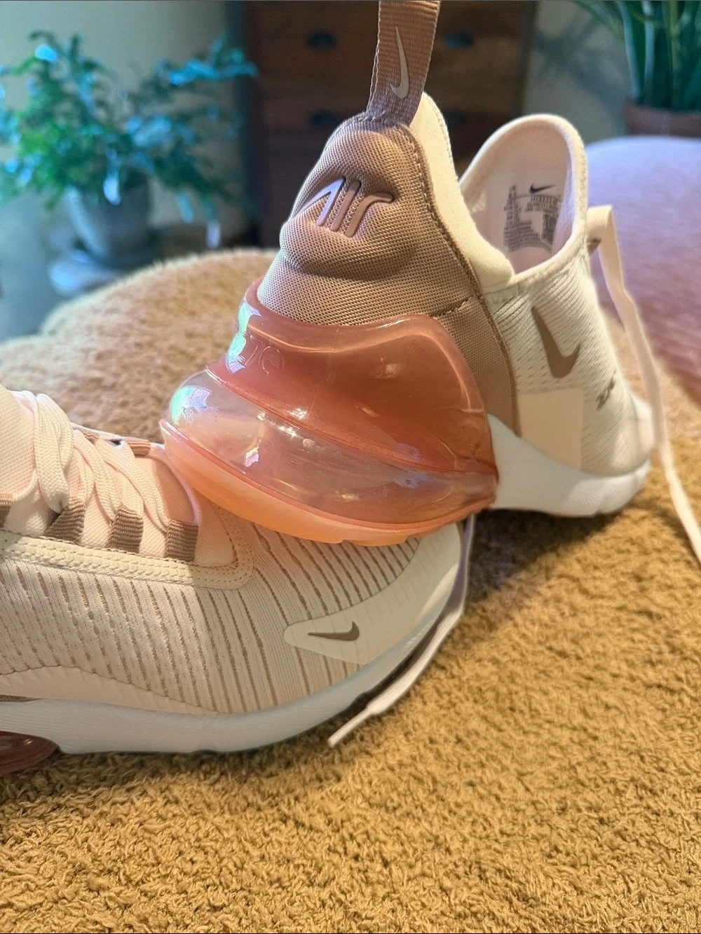 Nike Air Women's Sneakers in Blush Pink with Peach Air Unit Size 8 - Picture 4 of 9